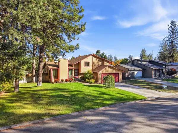 2406 N Pioneer Ridge Dr, Post Falls, ID 83854