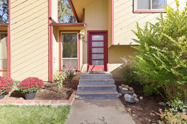 2406 N Pioneer Ridge Dr, Post Falls, ID 83854