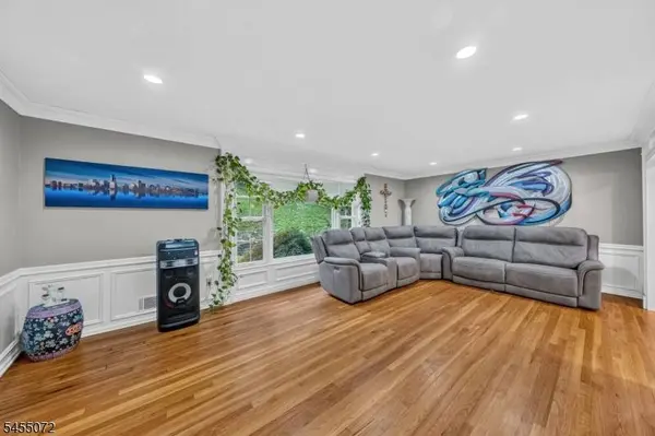 57 Longview Dr, Green Brook Twp., NJ 08812