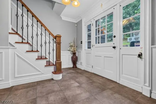 57 Longview Dr, Green Brook Twp., NJ 08812