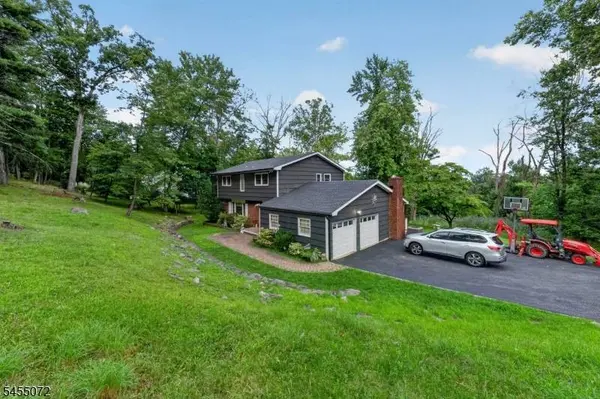 57 Longview Dr, Green Brook Twp., NJ 08812