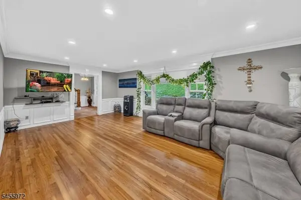 57 Longview Dr, Green Brook Twp., NJ 08812