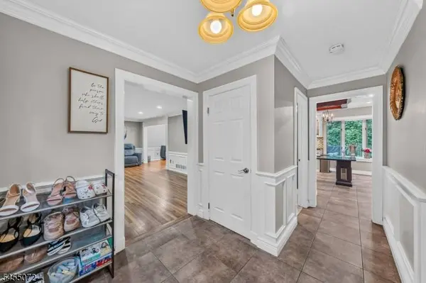57 Longview Dr, Green Brook Twp., NJ 08812