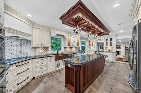 57 Longview Dr, Green Brook Twp., NJ 08812