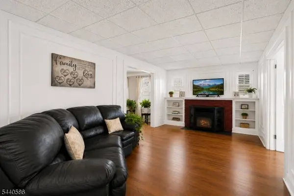 41 Berkeley Pl, Bloomfield Twp., NJ 07003