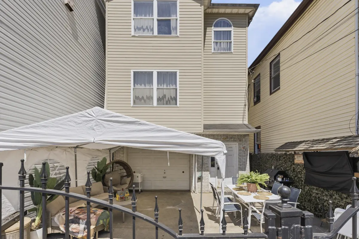 56 Vincent St, Newark, NJ 07105-4312