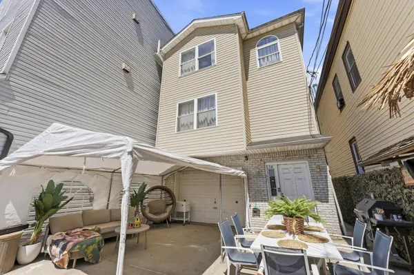 56 Vincent St, Newark, NJ 07105-4312