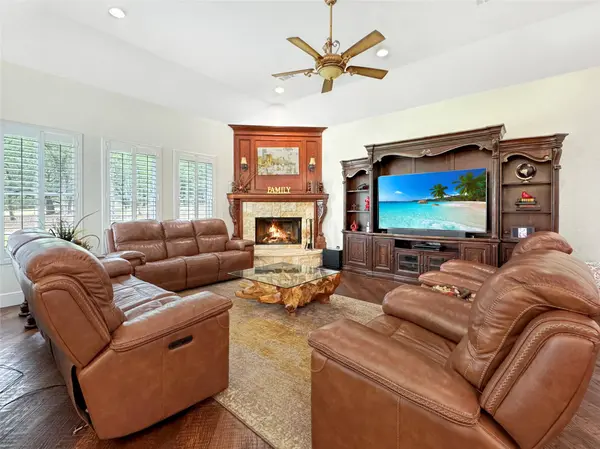6565 Rockridge TRL, Aubrey, TX 76227