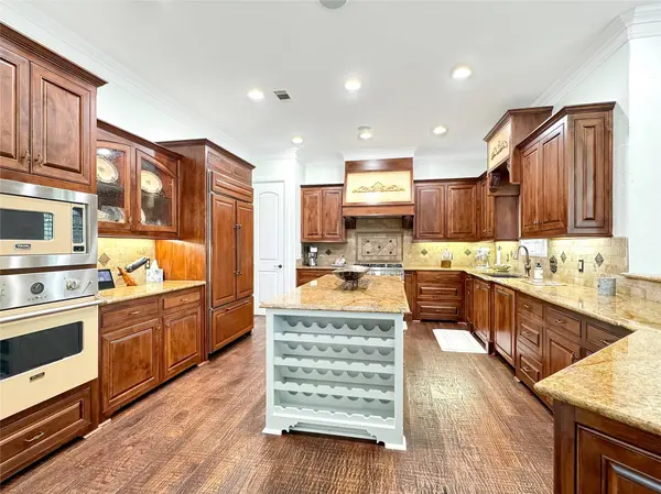6565 Rockridge TRL, Aubrey, TX 76227