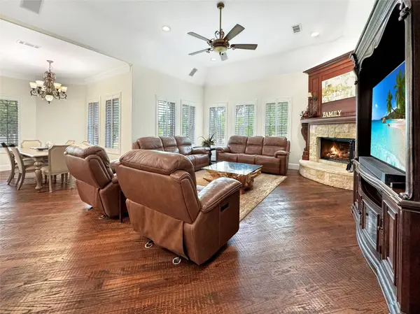 6565 Rockridge TRL, Aubrey, TX 76227
