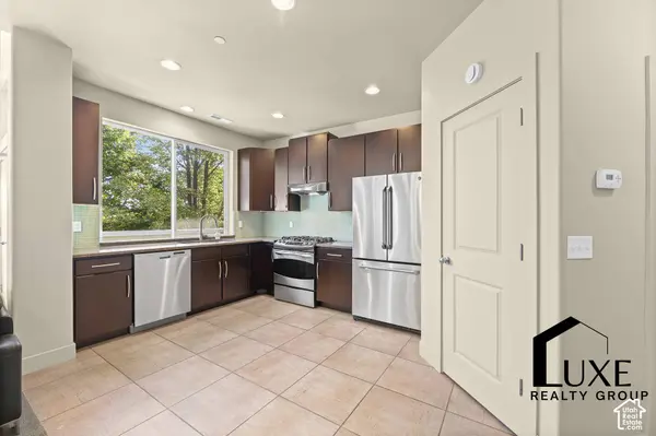10398 S CLARKS HILL DR #109, South Jordan, UT 84009