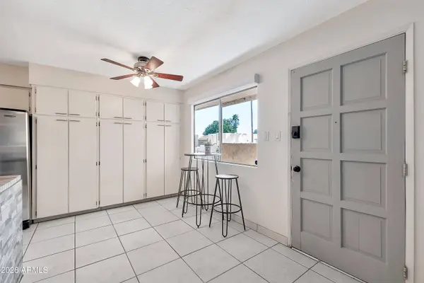 4950 N MILLER Road #240, Scottsdale, AZ 85251