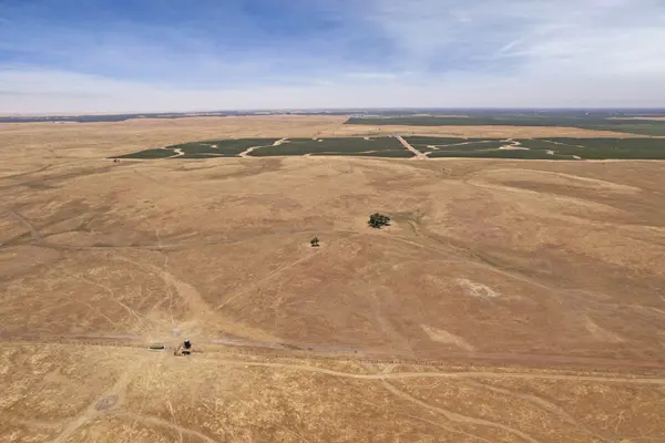 E Harney Ln, Lodi, CA 95240