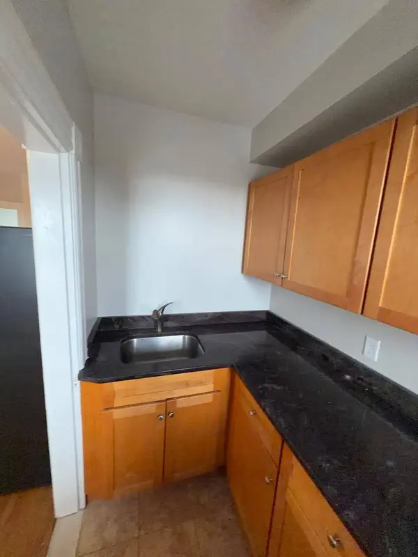 579 Clay ST #2, Manchester, NH 03103