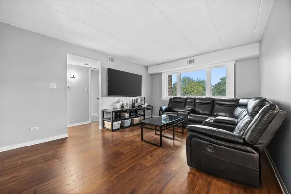 10511 S Roberts RD #2A, Palos Hills, IL 60465