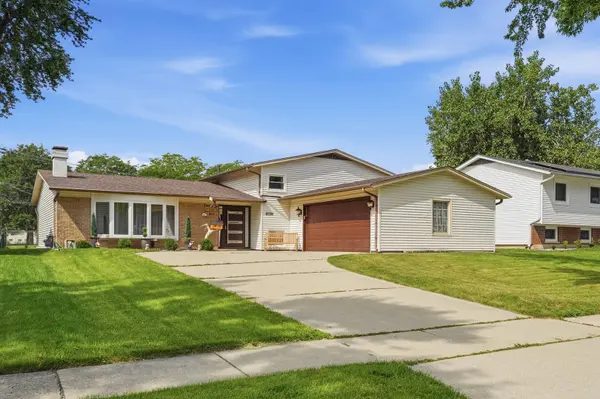 8030 Carlisle DR, Hanover Park, IL 60133