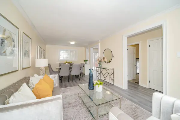 22 Jones CT, Aurora, ON L4G 2B8