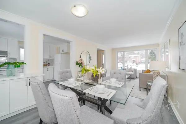 22 Jones CT, Aurora, ON L4G 2B8