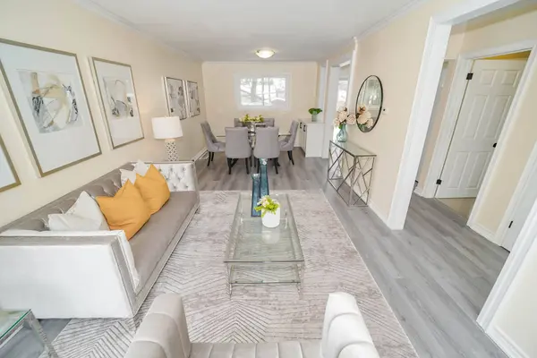 22 Jones CT, Aurora, ON L4G 2B8