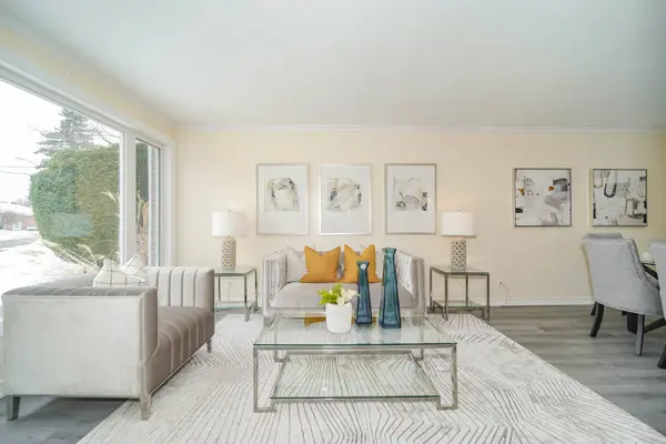 22 Jones CT, Aurora, ON L4G 2B8