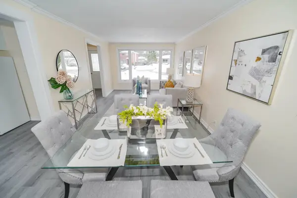 22 Jones CT, Aurora, ON L4G 2B8