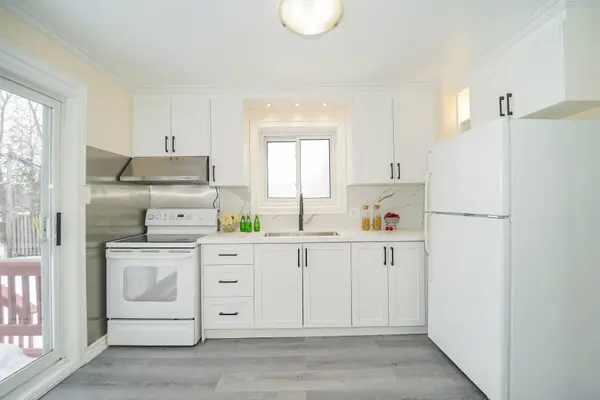 22 Jones CT, Aurora, ON L4G 2B8