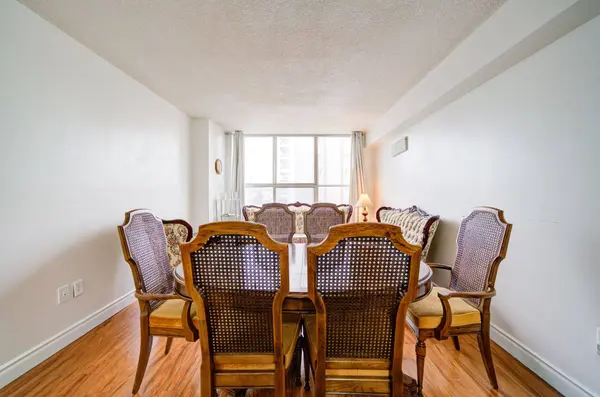 50 Lotherton Pathway #402, Toronto W04, ON M6B 2G8