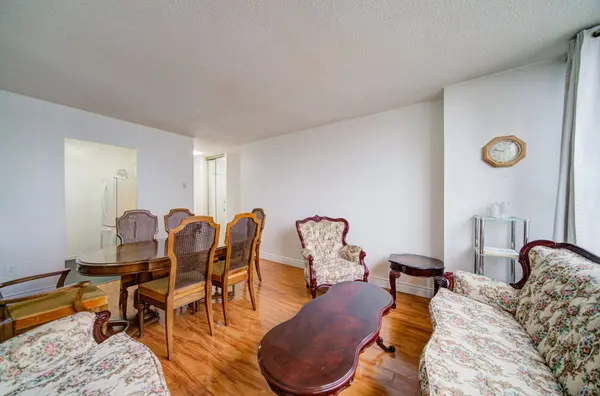 50 Lotherton Pathway #402, Toronto W04, ON M6B 2G8