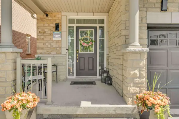 3086 Ozzie DR, Mississauga, ON L5M 0V9