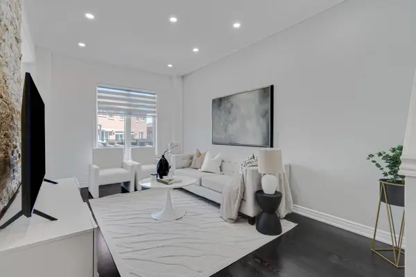 3086 Ozzie DR, Mississauga, ON L5M 0V9