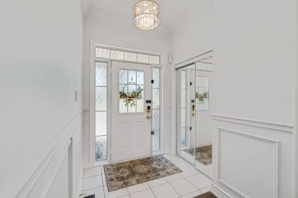 3086 Ozzie DR, Mississauga, ON L5M 0V9