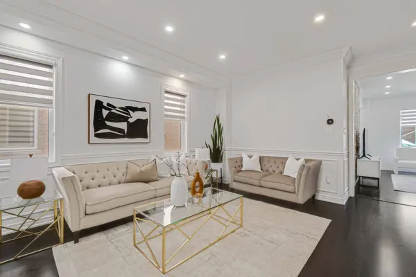 3086 Ozzie DR, Mississauga, ON L5M 0V9