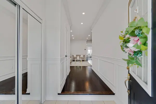 3086 Ozzie DR, Mississauga, ON L5M 0V9