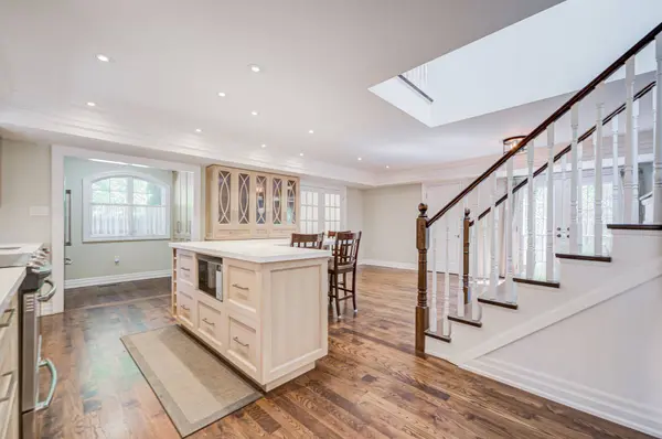82 Derby CT, Newmarket, ON L3Y 5Z9