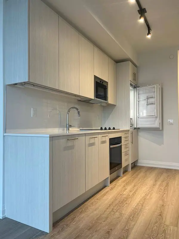 286 Main ST #1209, Toronto E02, ON M4C 4X4