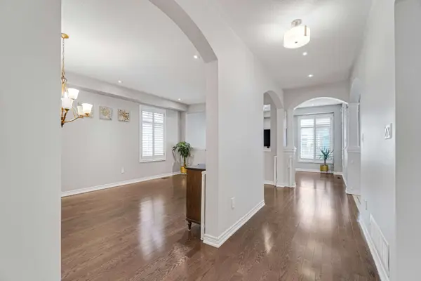 3095 Tacc DR, Mississauga, ON L5M 0A9