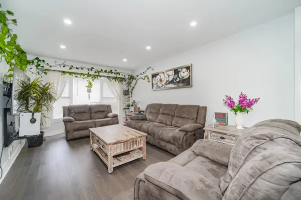 288 Simonston BLVD #30, Markham, ON L3T 4T5
