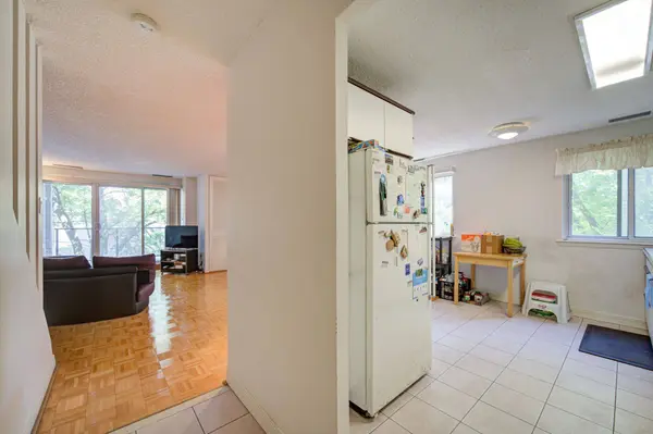4001 Don Mills RD #220, Toronto C15, ON M2H 3J8
