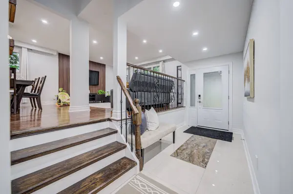 205 Powell RD, Whitby, ON L1N 6T5