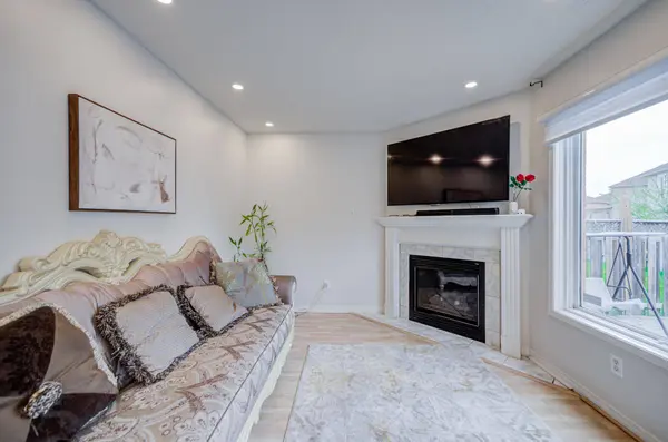 211 Sophia RD, Markham, ON L3S 4C5