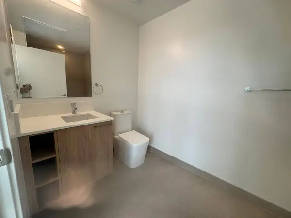 1381 Lakeshore RD E #431, Mississauga, ON L5E 1G6