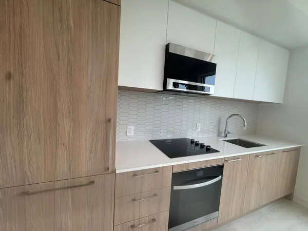1381 Lakeshore RD E #431, Mississauga, ON L5E 1G6