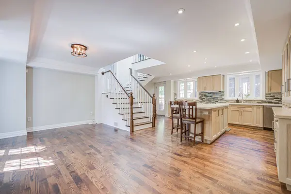 82 Derby CT, Newmarket, ON L3Y 5Z9