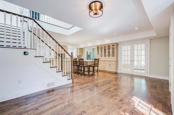 82 Derby CT, Newmarket, ON L3Y 5Z9