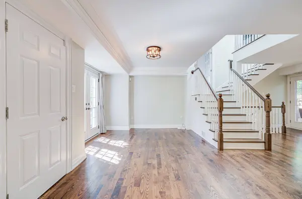 82 Derby CT, Newmarket, ON L3Y 5Z9