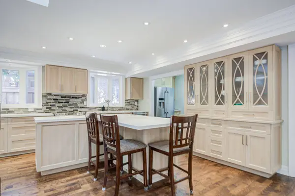 82 Derby CT, Newmarket, ON L3Y 5Z9