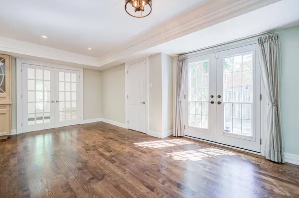 82 Derby CT, Newmarket, ON L3Y 5Z9
