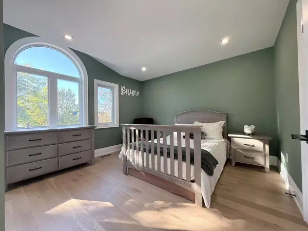 779 Mclaren ST, Newmarket, ON L3Y 8H3
