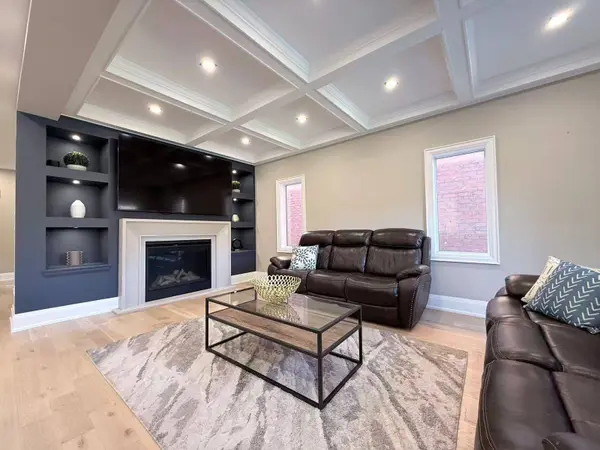 779 Mclaren ST, Newmarket, ON L3Y 8H3