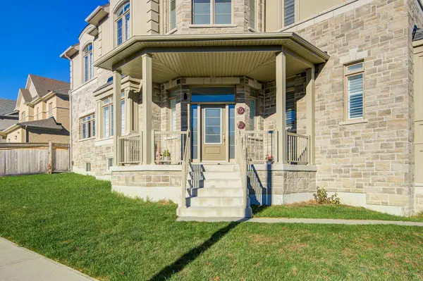 2 Pietrowski DR, Georgina, ON L4P 0J7